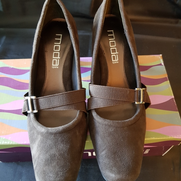 Shoes - Picture 2 of 4